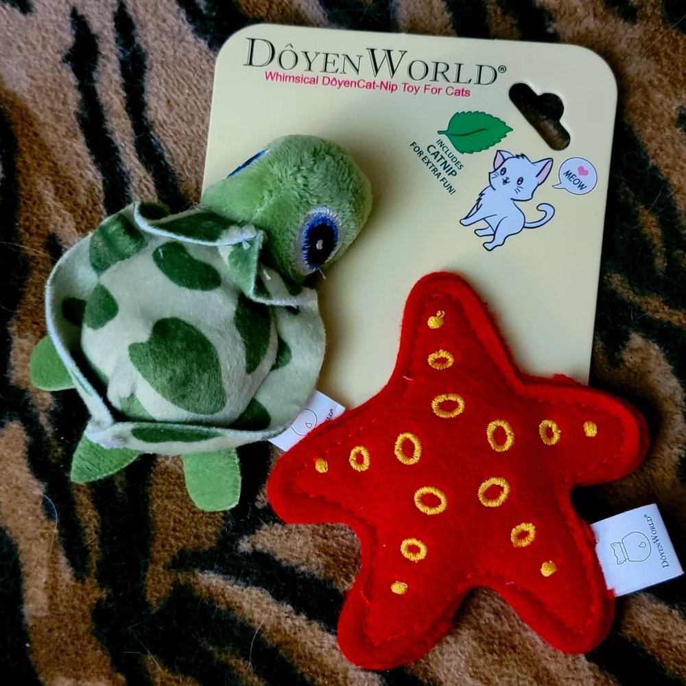 Doyen Cat Toy Turtle 2 Piece w/ catnip New!